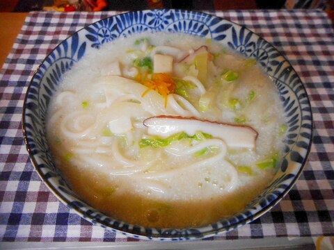 カマボコと白菜のミルクうどん